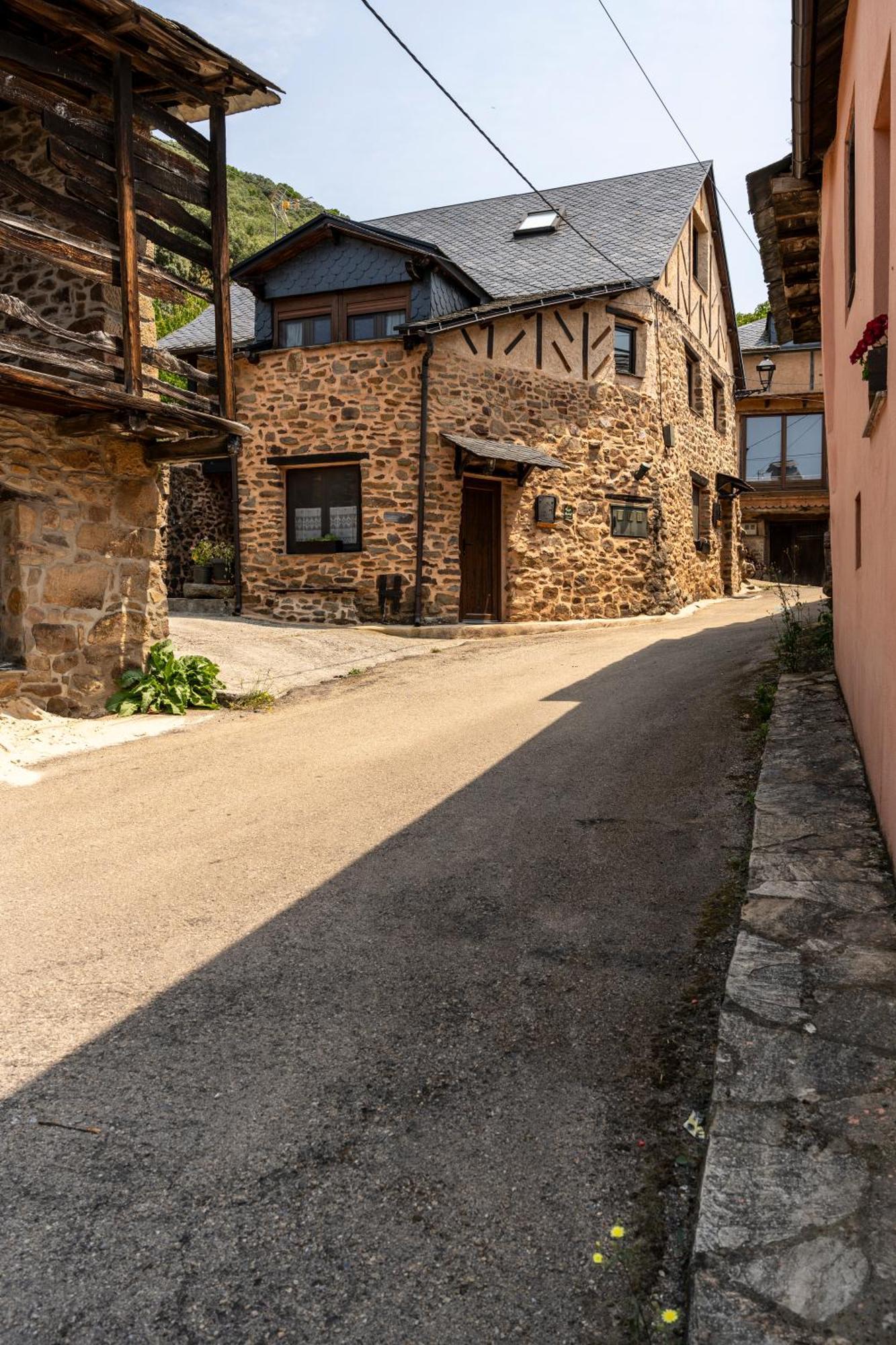 Casa De Turismo Rural Sardom2 Bembibre  Ngoại thất bức ảnh